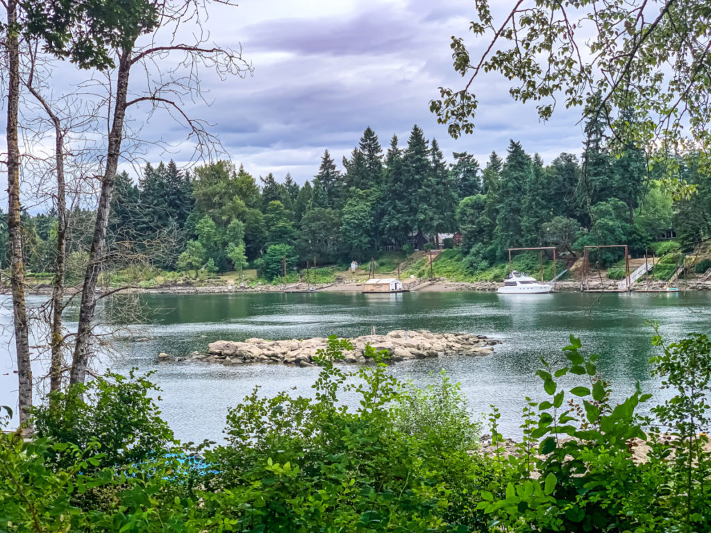 Walking Lake Oswego_Willamette River