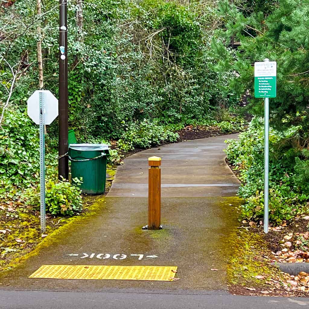 Old River Road trail along the Willamette River