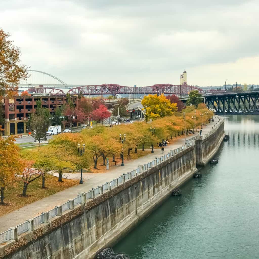 Walking Willamette River Greenway Trail